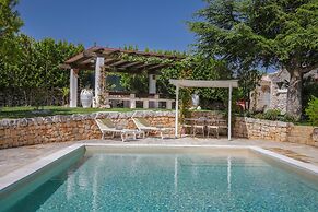 TD Dimora di Genna Trulletto With Lush Garden Pool