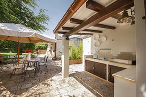 TD Dimora di Genna Trulletto With Lush Garden Pool