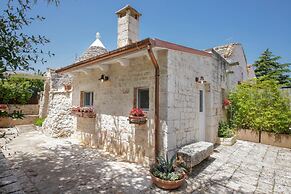 TD Dimora di Genna Trulletto With Lush Garden Pool