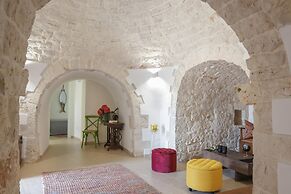 TD Trulli Saveni Trulli With Pool Near the Centre