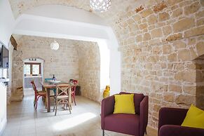 TD Trulli Saveni Trulli With Pool Near the Centre