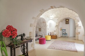 TD Trulli Saveni Trulli With Pool Near the Centre