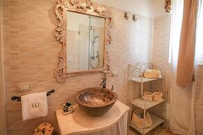 TD Trulli Della Rosatella Typical Trulli w Pool