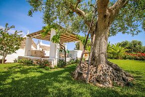 TD Trulli Della Rosatella Typical Trulli w Pool