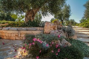 TD Trulli di Montaltino With Stunning Huge Pool