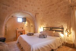 TD Trulli Terralta Panoramic Pool Over Countryside