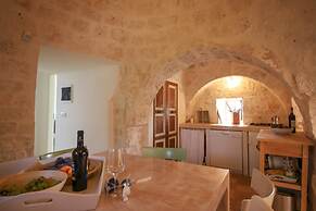 TD Trulli Terralta Panoramic Pool Over Countryside