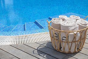 TD Trulli Bruco Large Pool for Family Fun