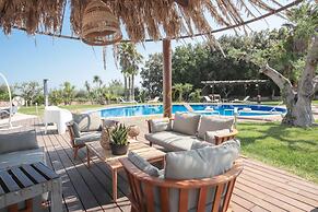 TD Trulli Bruco Large Pool for Family Fun