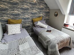 Newly Refurbished 2nd Floor Apartment Lil Nauti