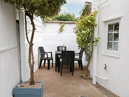 1 Castle Cottages