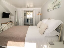 Pebble Lodge