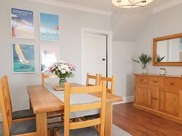 Pebble Lodge