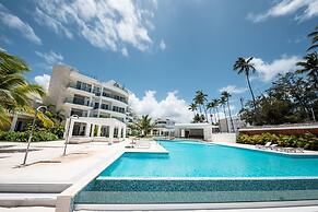 Family Getaway Apartment - On The Beach