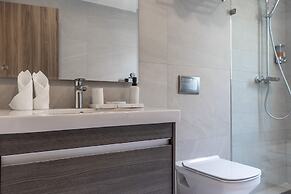 Family Getaway Apartment - On The Beach