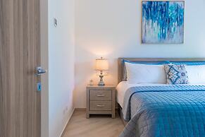 Family Getaway Apartment - On The Beach