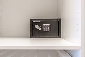 Family Getaway Apartment - On The Beach