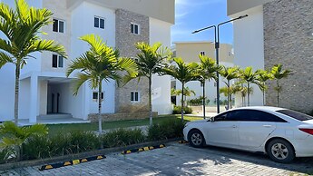 Family Getaway Apartment - On The Beach