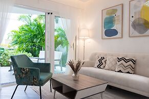 Family Getaway Apartment - On The Beach