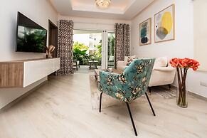 Family Getaway Apartment - On The Beach