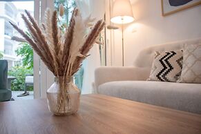 Family Getaway Apartment - On The Beach