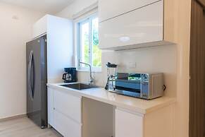 Family Getaway Apartment - On The Beach