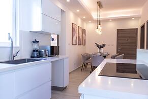 Family Getaway Apartment - On The Beach