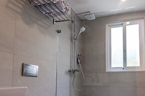 Family Getaway Apartment - On The Beach