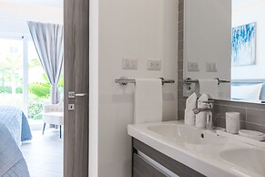 Family Getaway Apartment - On The Beach