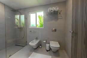 Family Getaway Apartment - On The Beach