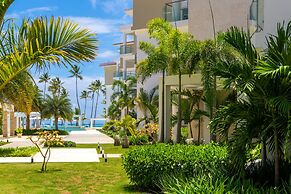 Family Getaway Apartment - On The Beach