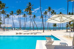 Family Getaway Apartment - On The Beach