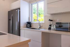 Family Getaway Apartment - On The Beach