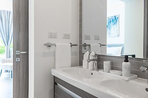 Family Getaway Apartment - On The Beach