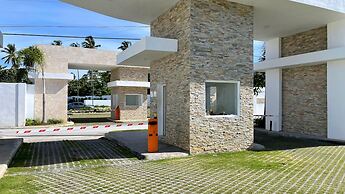 Family Getaway Apartment - On The Beach