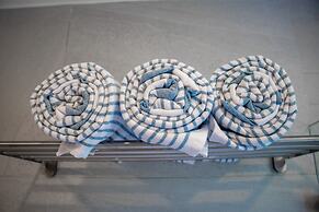 Family Getaway Apartment - On The Beach