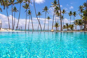 Family Getaway Apartment - On The Beach