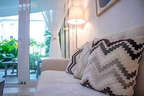 Family Getaway Apartment - On The Beach