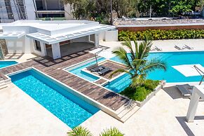 Family Getaway Apartment - On The Beach