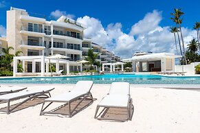 Family Getaway Apartment - On The Beach