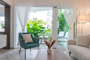 Family Getaway Apartment - On The Beach