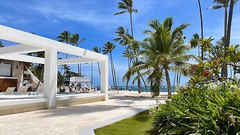 Family Getaway Apartment - On The Beach