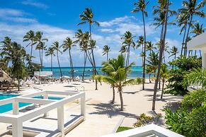 Family Getaway Apartment - On The Beach