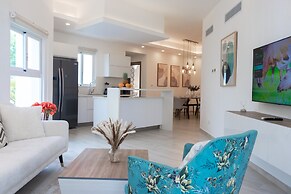 Family Getaway Apartment - On The Beach