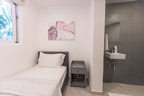 Family Getaway Apartment - On The Beach