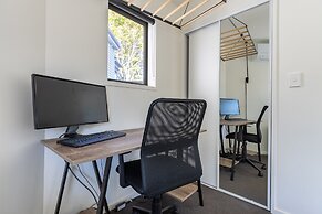 High-end 3BR House - Skytower View