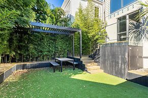 High-end 3BR House - Skytower View