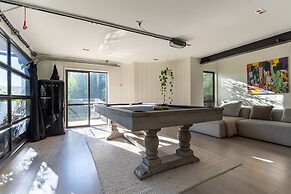 High-end 3BR House - Skytower View