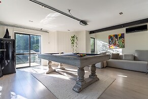 High-end 3BR House - Skytower View