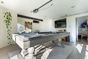 High-end 3BR House - Skytower View